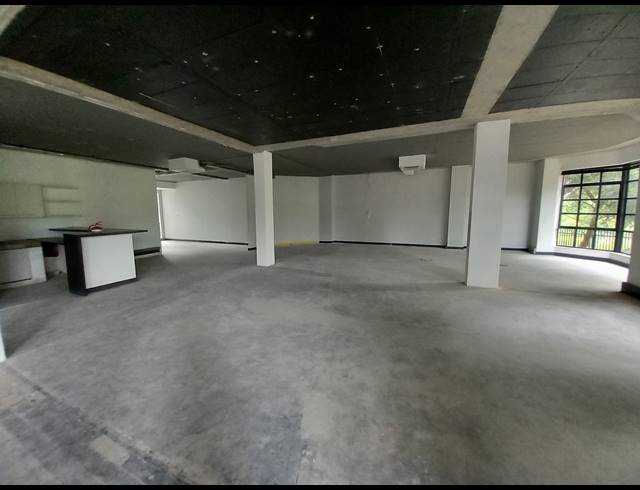 246M² OFFICE TO LET IN LYME PARK